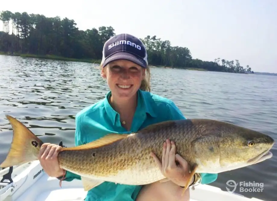 Bounty Hunter Guide Service – 22' Bay Boat charter image 3